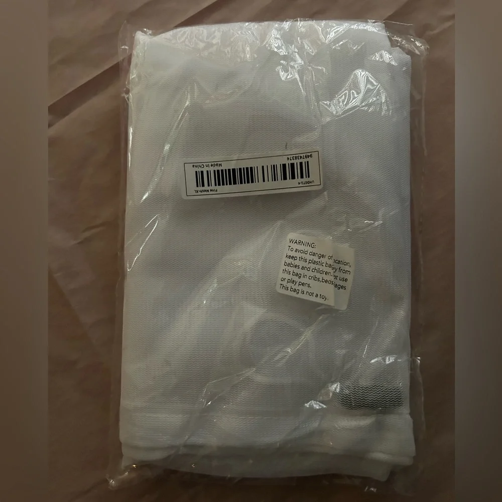 NIB White XL Polyester Mesh Laundry Bags With Drawstring Closure *Price Is Firm*